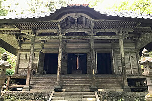 湯田川温泉の守り神、由豆佐売神社の本殿。本殿は明治15年、庄内の名棟梁、高橋兼吉によって建築された