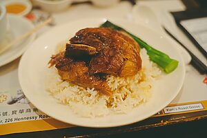 看板メニューの「燒鵝（ローストガチョウ）」