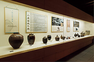 100年ほど前までは甕や壺など大物が多かった。釉薬をたっぷり流し掛けた意匠も見どころ