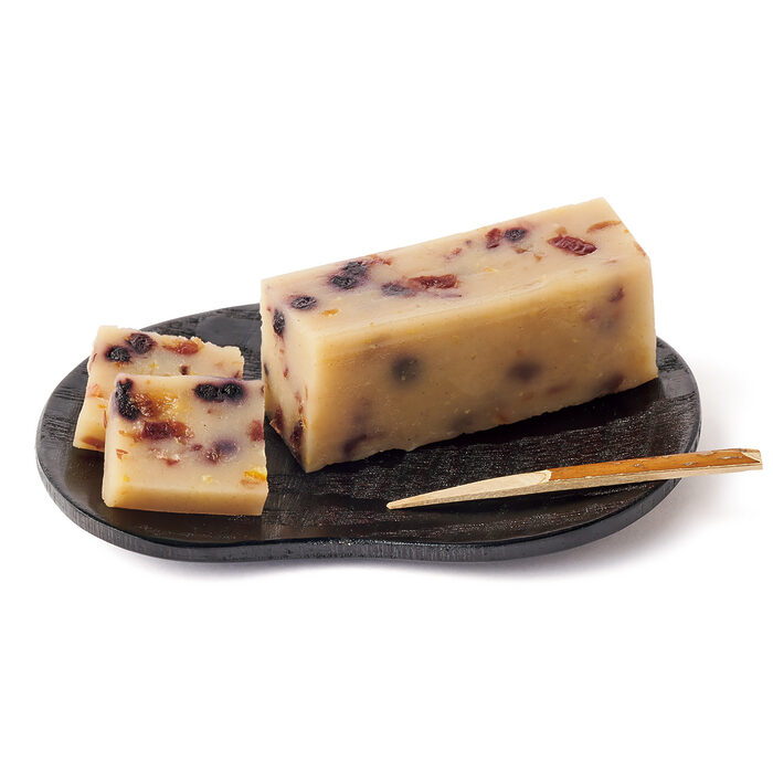 【手みやげをひとつ】和菓子 薫風「白羊羹」──俳優、ガラスデザイナー・川上麻衣子さん推薦