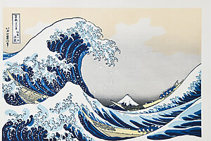 写真の工程の紹介は3枚だが、実際にはこの倍以上ある。木版画の摺り部数は100枚くらいを目安に版木を休ませながら行う