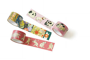 版画の図案はこんなオリジナルのマスキングテープでも楽しめます。上から、歌川国芳の猫、千代紙の着物柄、鳥獣戯画。若い世代にも人気の商品。27mm×5m 各550円