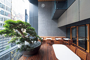 テーブル席なら予約不要。カウンターと同じ、できたての和菓子を楽しめる