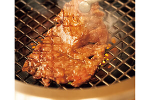 新たに焼き肉の提供をスタートしたが、ホルモンは一切置かずに正肉一本で勝負する