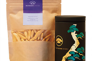 〈松﨑さんちの柿の種〉、袋入り40g 432円、オリジナル缶入り45g 864円