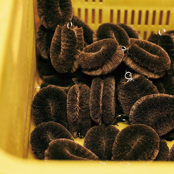 日本全国、手仕事の現場を訪ねて──亀の子束子 西尾商店（和歌山県紀の川市）