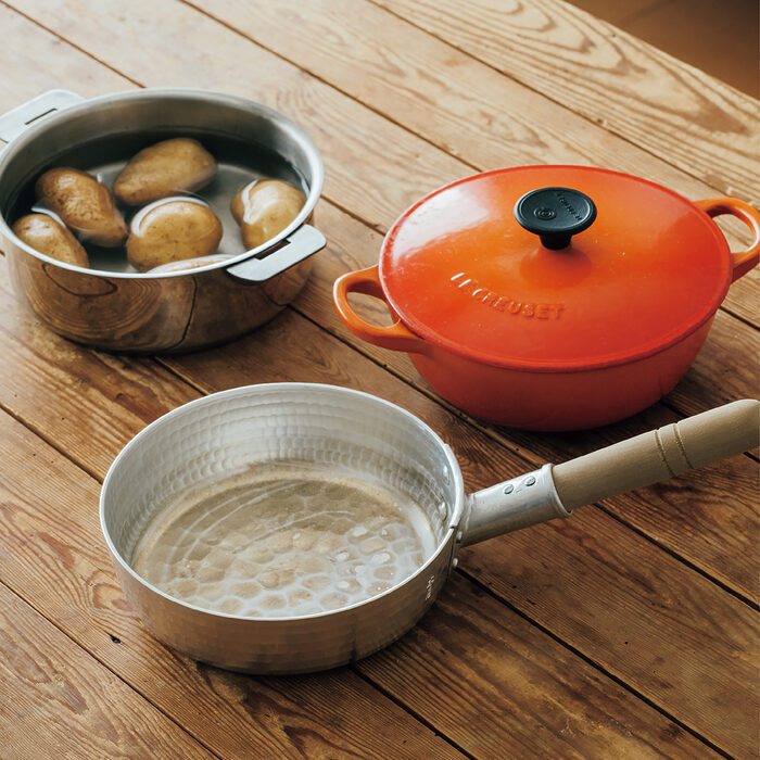 料理家・長尾智子さんの暮らしに欠かせないとっておき──浅め、小さめな道具が今の「気分」に合って使いやすくなりました