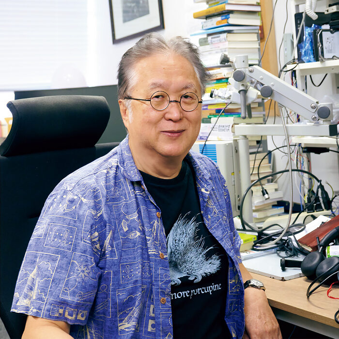 『人間の心が分からなかった俺が、動物心理学者になるまで』著者 岡ノ谷一夫さんインタビュー ──「動物のほうが好きだし、かわいいです」