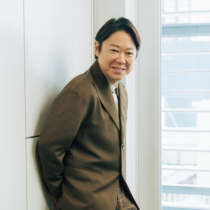 【俳優・阿部サダヲさんに聞いた】ロックに合わせ親バカを歌い上げる法廷劇!?──大パルコ人⑤オカタイロックオペラ『雨の傍聴席、おんなは裸足…』