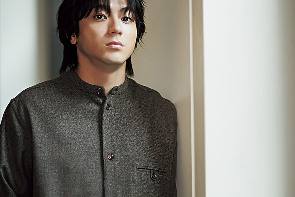 山田裕貴さんが語る、映画『爆弾』──「僕を助けるのは自分だけ、評価を受けるのも結果自分です」