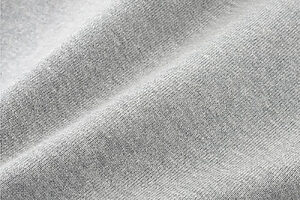 細かい編地で上品さを演出。質感もなめらか