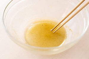 （2）別のボウルにAを入れて混ぜ合わせる