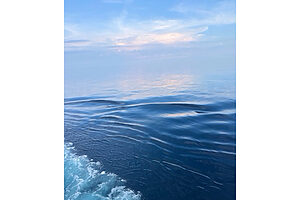 あっという間に船は外洋に