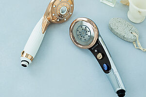 右・リファ／ファインバブル ヴェール　左・ドクターエア／クリスタルジュエル