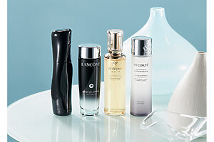 左から　ポーラ／B.A ローション　ランコム／ジェニフィック アルティメ エッセンス ローション　クレ・ド・ポー ボーテ／ローション エサンシエルA　コスメデコルテ／ユース パワー エッセンス ローション