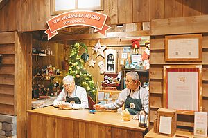 壊れたおもちゃに命を吹き込む──「ザ・ペニンシュラ東京 おもちゃ病院」が開院中