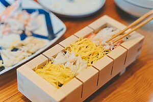 そのまま食べたい気持ちを抑えて並べます