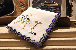 ショップ「ル ブルー」で見つけた銀座和光の飛鳥限定オリジナルハンカチ、刺繍が可愛い