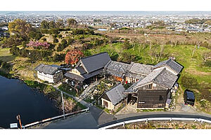 古墳の麓に佇む宿「cofunia」