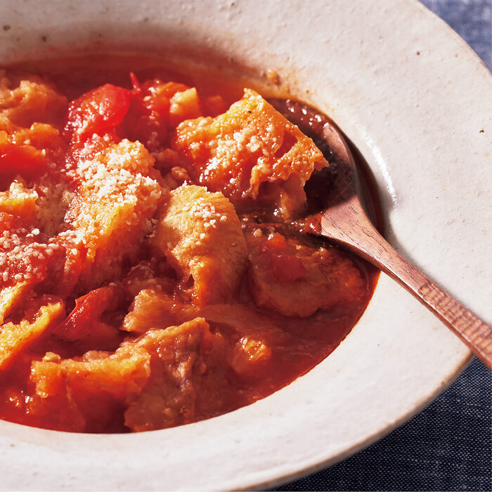 「トマトとパン」「鮭とじゃがいも」──材料2つで作れる朝のクイックスープ5選