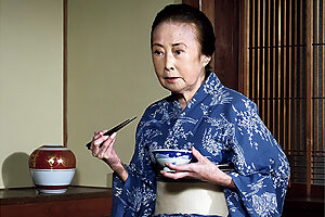 虐待する祖母役の吉行和子さん。映画人生最後の作に  ©旦々舎