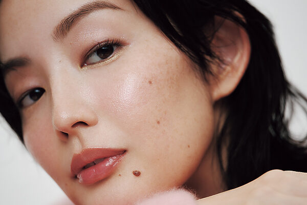 【レイナの大人の簡単・きれい・メイク術】顔立ちを引き立てるベースメイク