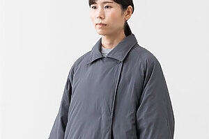 パターン2は上までしめてステンカラーとして