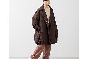 軽くて洗える ファイバーダウン Pコートは3カラー展開。こちらはトレンドのチョコレート