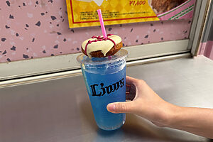 BACKYARD BUTCHERSのボールドーナツ＆ドリンク 1,000円（税込）。オーナーはなんとライオンズOB選手である米野智人さん