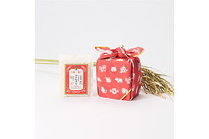 日本の「包む」文化を現代に伝える風呂敷をお手軽に。『アコメヤ』のこふろしき 各495円