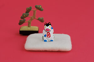 中湯川人形　豆招き馬