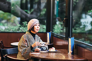 昔の厨房部分は現在はカフェとして生まれ変わり営業中。梶さんはこのスペースがお気に入り。訪れればつい長い時間を過ごす