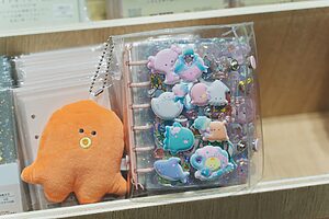 手帳のデコ素材やシール類の充実ぶりは年々増加傾向に