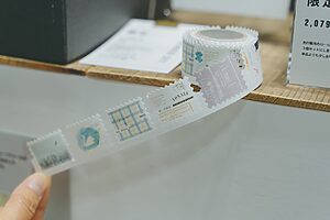 透明感のある淡い色彩と余白美を活かしたデザインが上品な「ヨハク」のシール