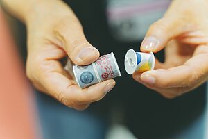 専用の凸凹ジョイントで複数のマスキングテープを連結できる「コクヨ」の《Bobbin》シリーズ