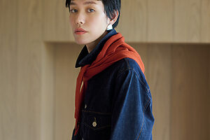 カシミヤ88%で肌触り滑らかな〈エクストリーム カシミア〉のバンダナスカーフ