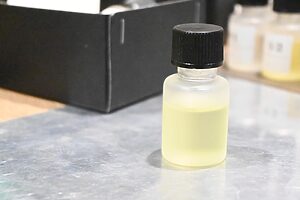 オリジナルレシピの精油のできあがり。容量は10mL
