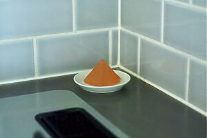 台所にピラミッド形のヒマラヤ岩塩を。「盛り塩より気楽で、扱いやすいのがお気に入り」