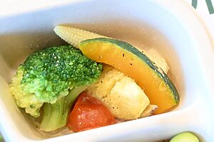 人気の野菜を5種合わせた「ハーブソルトの温野菜サラダ」