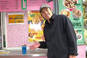 埼玉西武ライオンズのほか、ヤクルト、日本ハムで17年間プレーした米野さん。2016年に現役を引退。本格的に食を学び、東京・下北沢にて飲食店を営む。その後、球場内にヴィーガン料理店のBACKYARD BUTCHERSをオープン。味はもちろん、見た目にも楽しいメニューが並ぶ