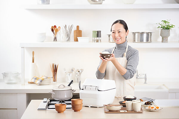 【東芝ライフスタイル】真空機能でお米をおいしく！ 家族を笑顔にする新しい炊飯器