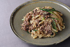 動物性たんぱく質【牛肉】+植物性たんぱく質【おから】で作る、牛肉とおからの焼きうどん