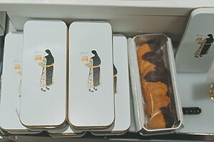 福岡門司港「bion」ナッティカカオのキャラメルサブレ缶