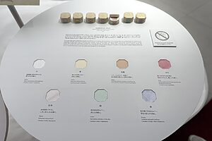 大正時代に発売された7色のおしろい