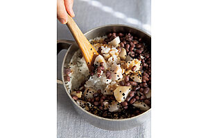 【小豆】で作る、小豆と里芋の炊き込みご飯