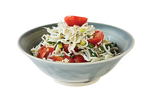 しらすとトマトのイタリアンマリネ。しらすの塩気とトマトの酸味が絶妙にマッチ