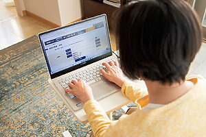 図書館のホームページから読みたい本を予約する