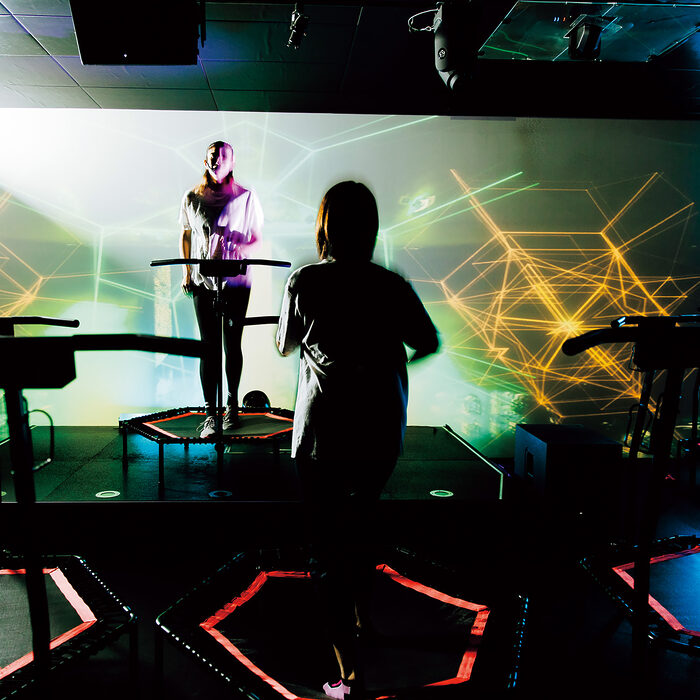 暗闇トランポリン、金箔貼り、プライベートメイクセッション──“課金”する価値ある体験6選【買ってよかったもの2025 体験部門】