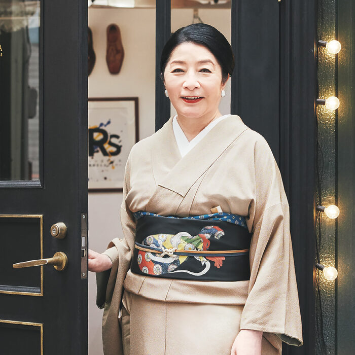 作家・川奈まり子さんの着物の時間──衣紋の抜き加減が重要。ここが決まると着姿が美しく見えます