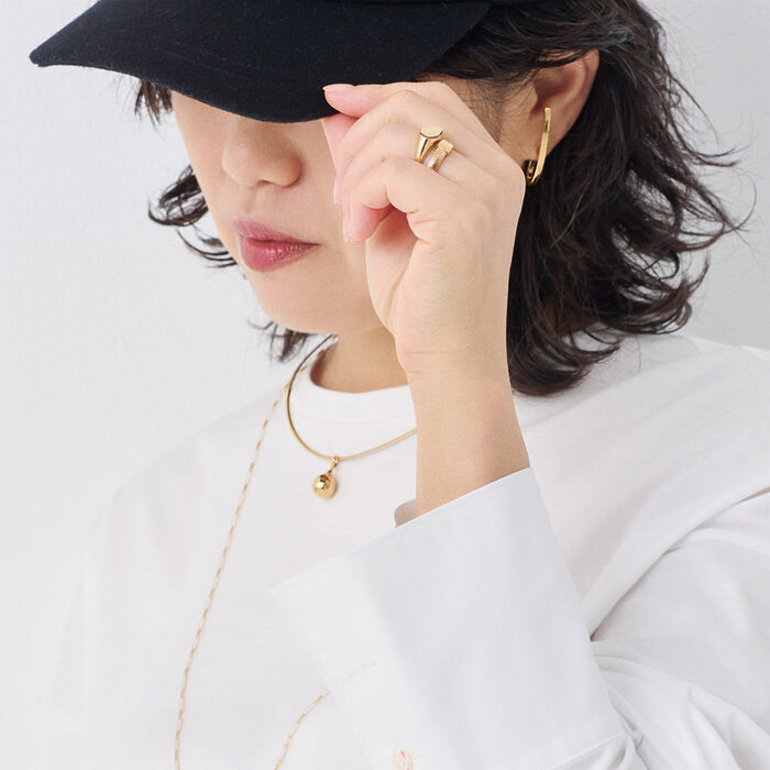 レイヤードで一層輝くゴールドジュエリー ──大沼こずえの「ずっとの、おしゃれ」